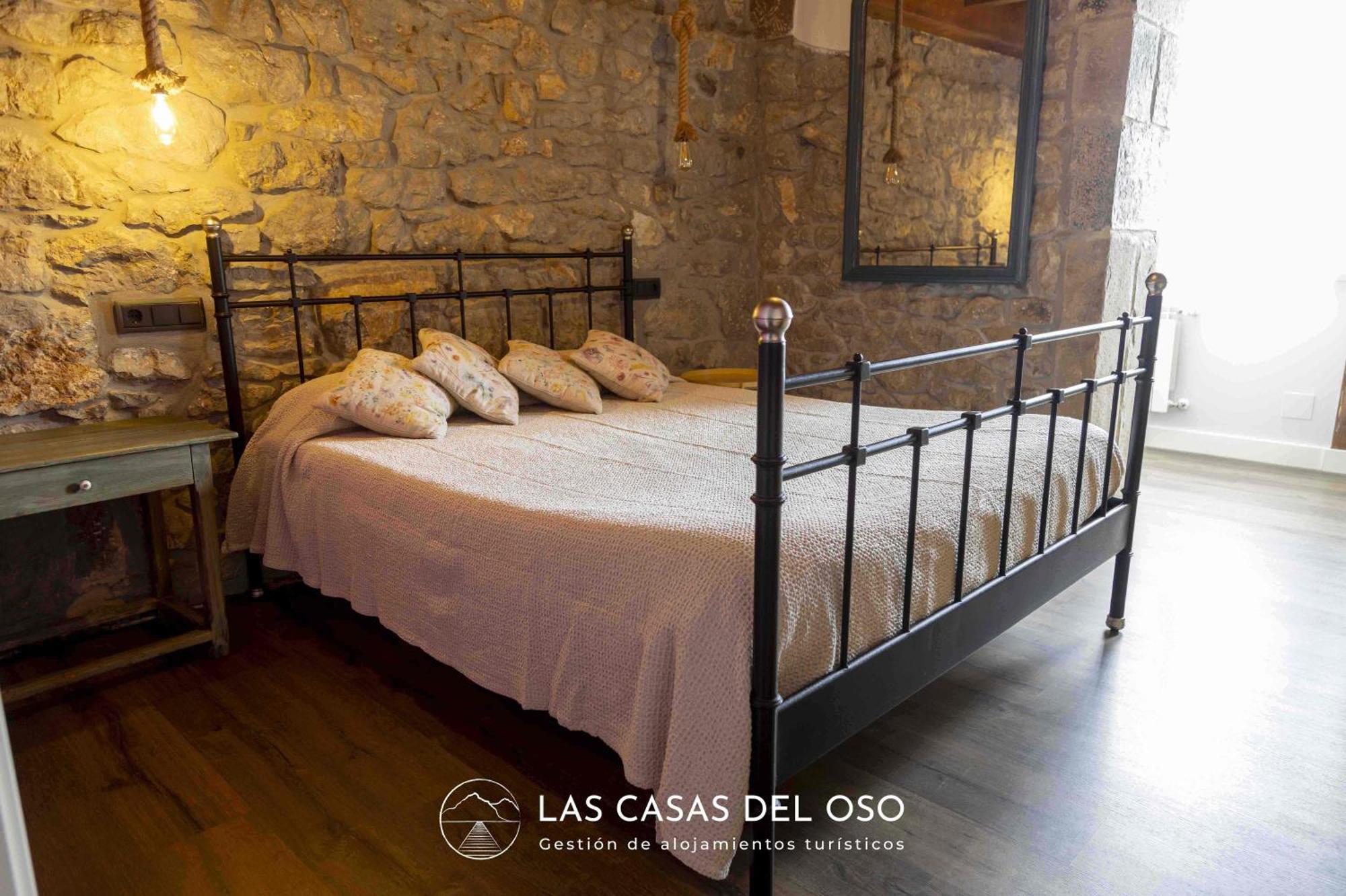 El Mirador De San Trocaya - Las Casas Del Oso Villamarcel Exterior foto